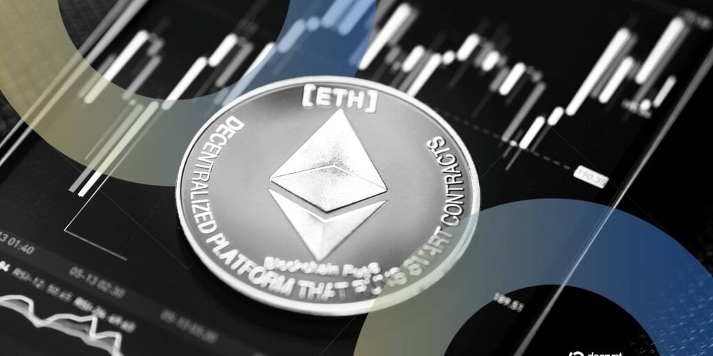 Tom Lee`s BitMine Buys $1.1 Billion in Ethereum and Sells Stock, Shares Fall 10%
